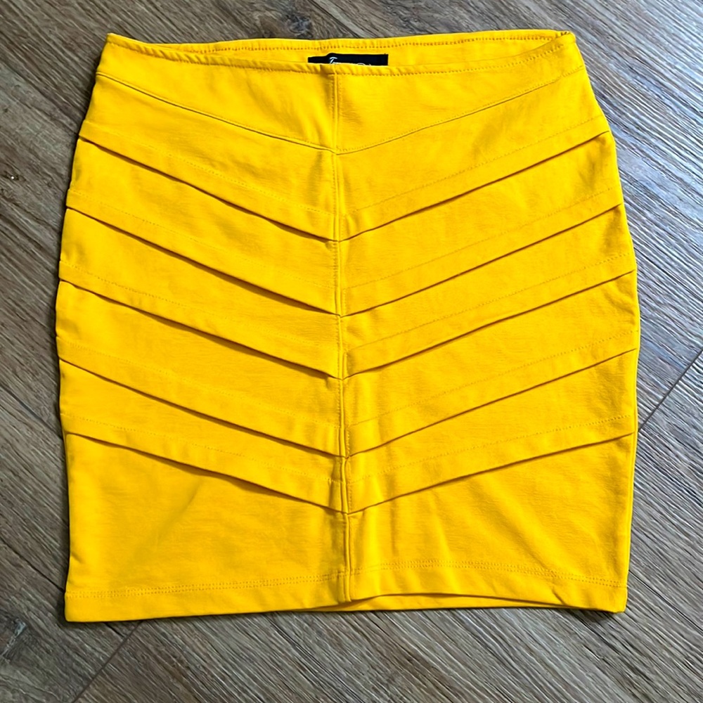Forever21 miniskirt size M.